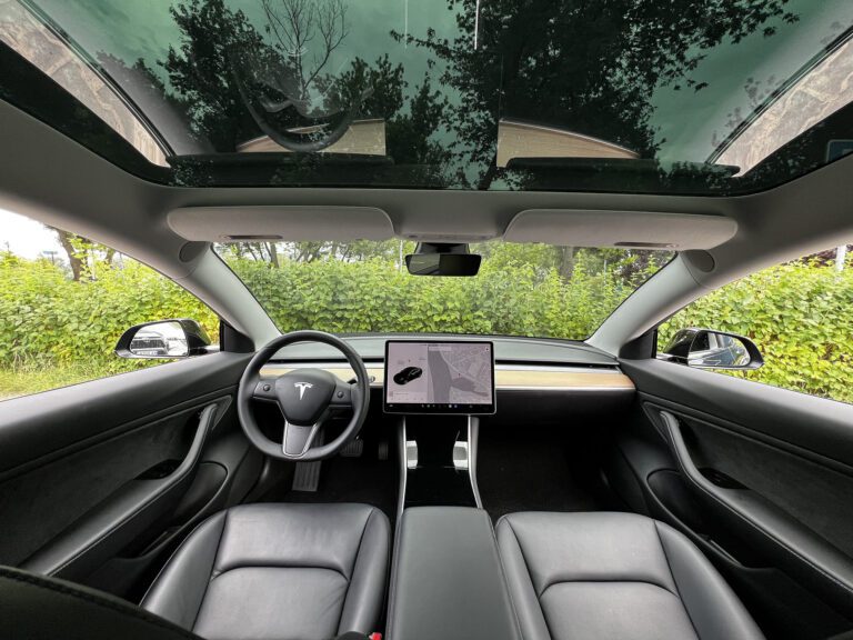 Tesla model 3 оренда в Києві