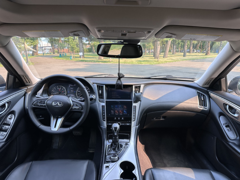 Infinity Q50 аренда авто с доставкой