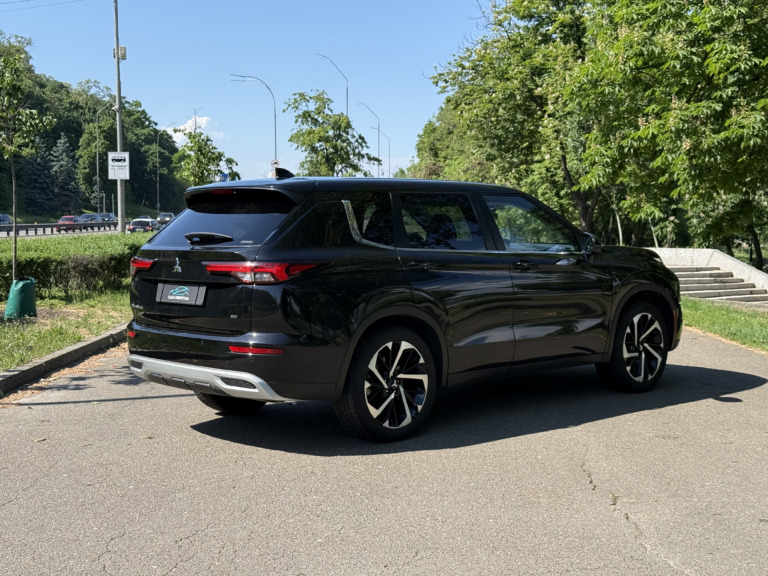 Mitsubishi Outlander прокат авто в Украине