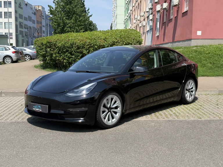 Tesla Model 3 автомобиль в аренду