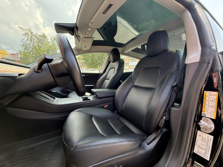 Tesla Model 3 аренда автомобиля