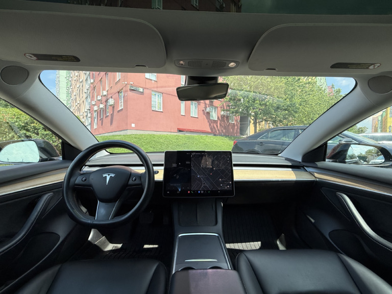 Tesla Model 3 прокат авто в Украине