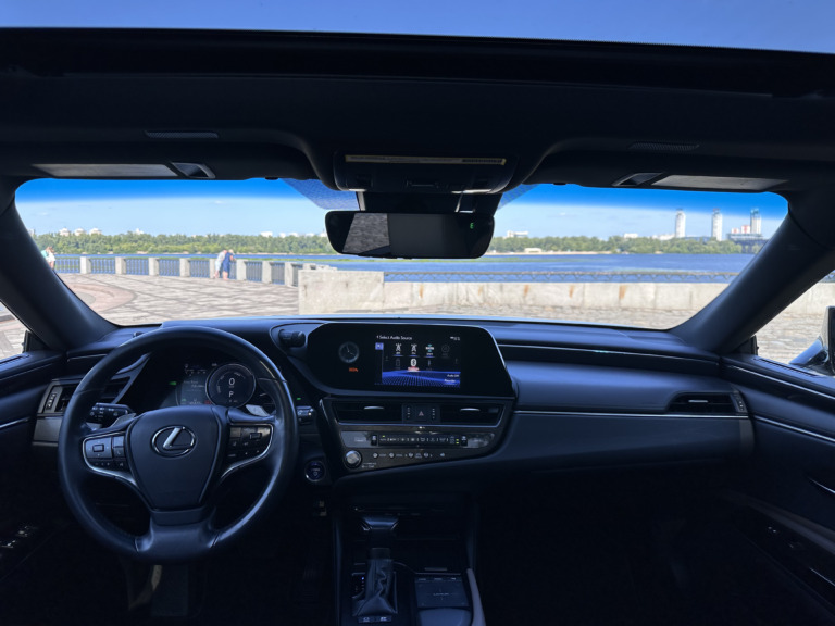 Lexus ES 300h car rental with delivery
