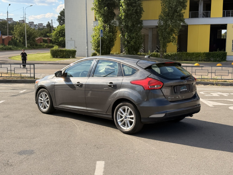 Ford Focus прокат машини